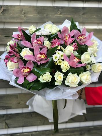 Букет цветов из: Розы и Хризантемы в Сибирцево
