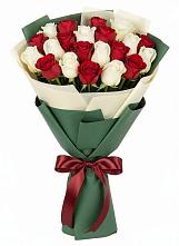 Букет Микс из красных и белых роз в Сибирцево