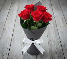 Букет 5 Красных роз Эдлесс Лав в Сибирцево