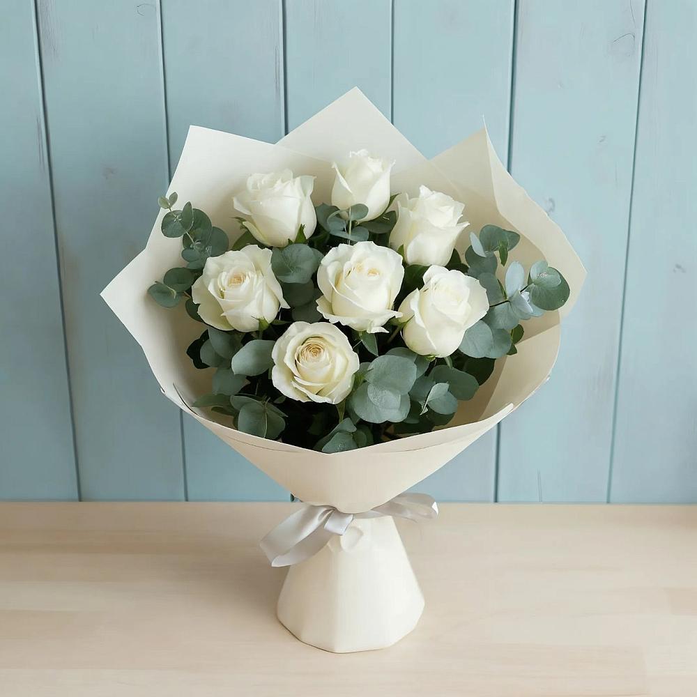 Букет Белые розы в Эвкалипте в Сибирцево