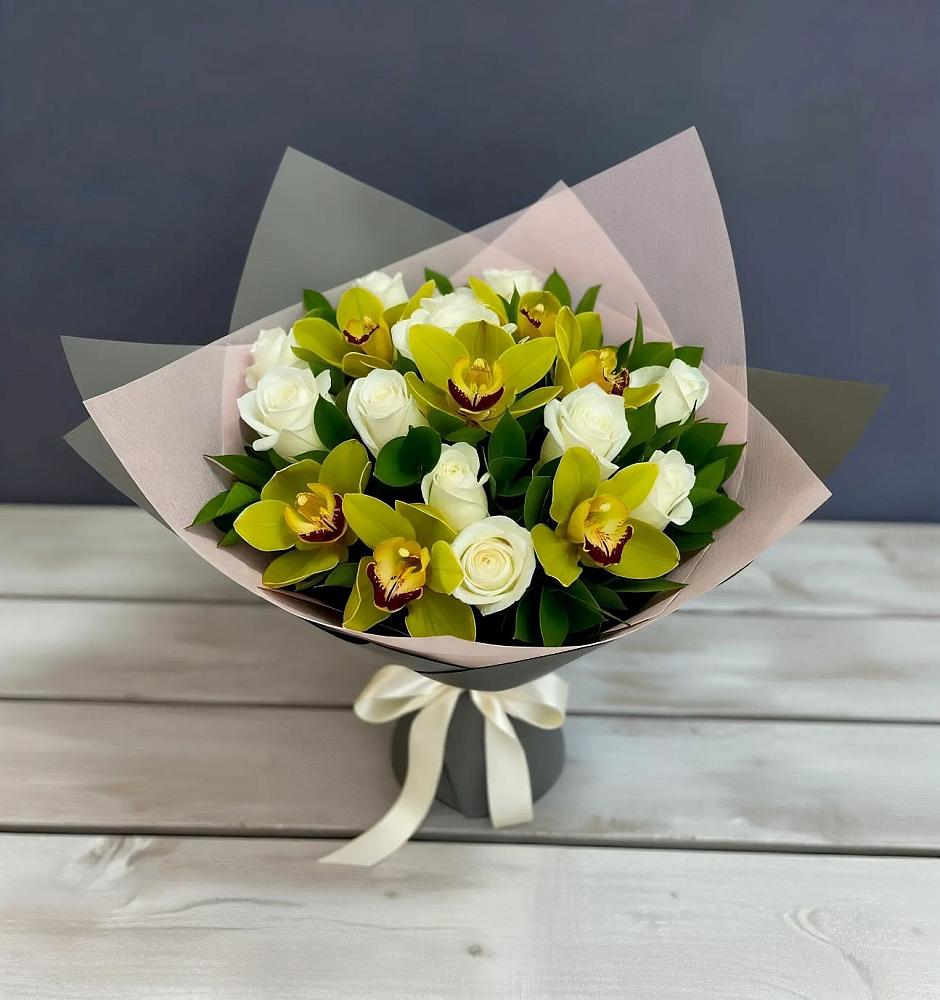 Букет цветов из: Орхидеи и Розы в Сибирцево