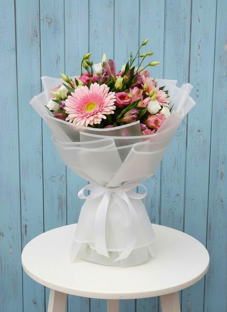 Букет цветов из: Герберы, Альстромерии и Лизиантусы в Сибирцево