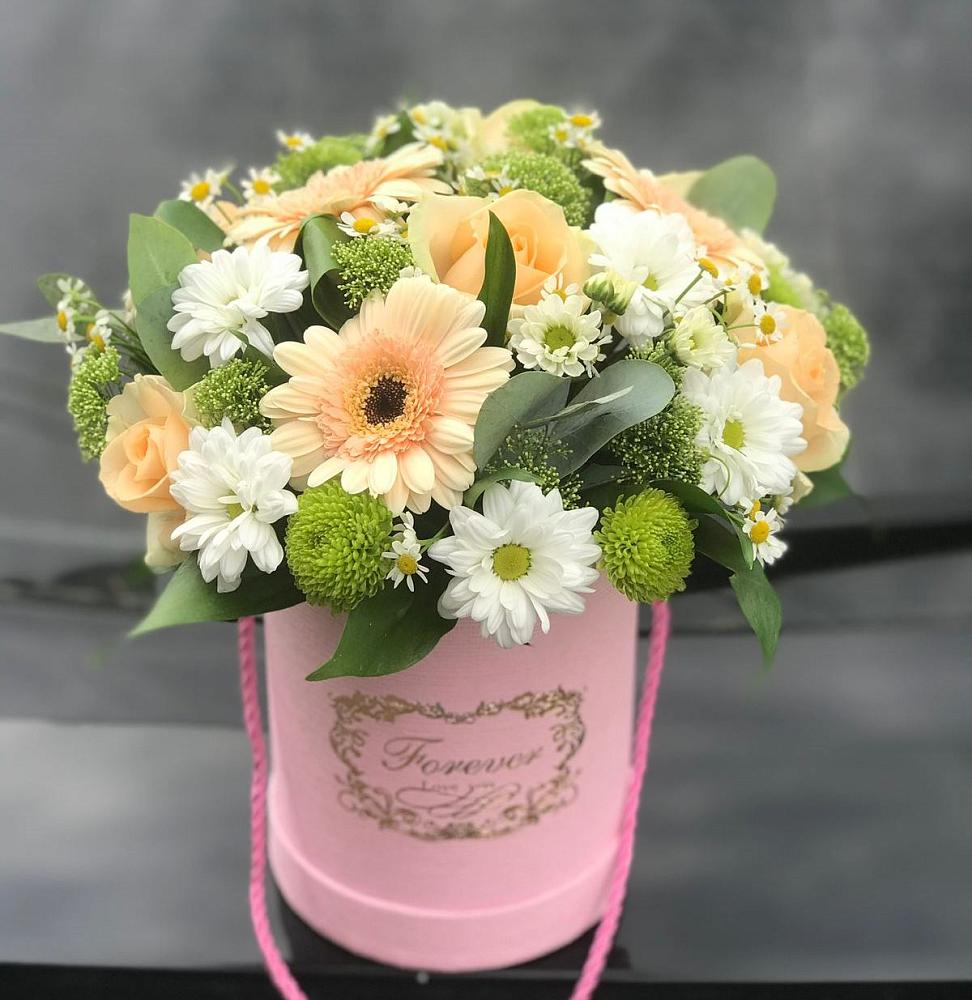 Цветочная композиция из Розы, Герберы и Хризантемы в шляпной коробке в Сибирцево