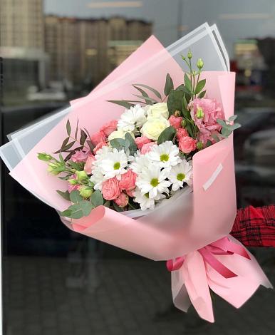 Букет цветов из: Розы, Лизиантусы и Хризантемы в Сибирцево